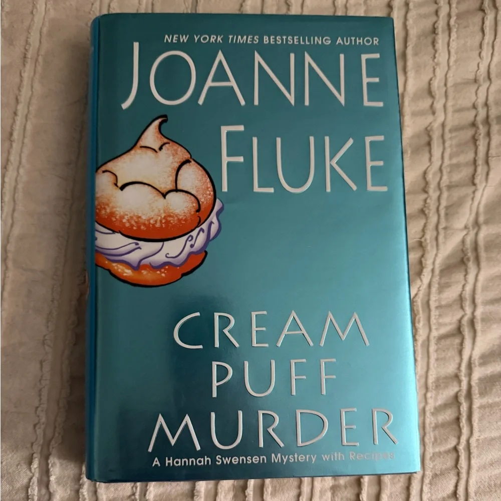 Joanne Fluke 'Cream Puff Murder' Hardcover Book - Picture 1 of 5